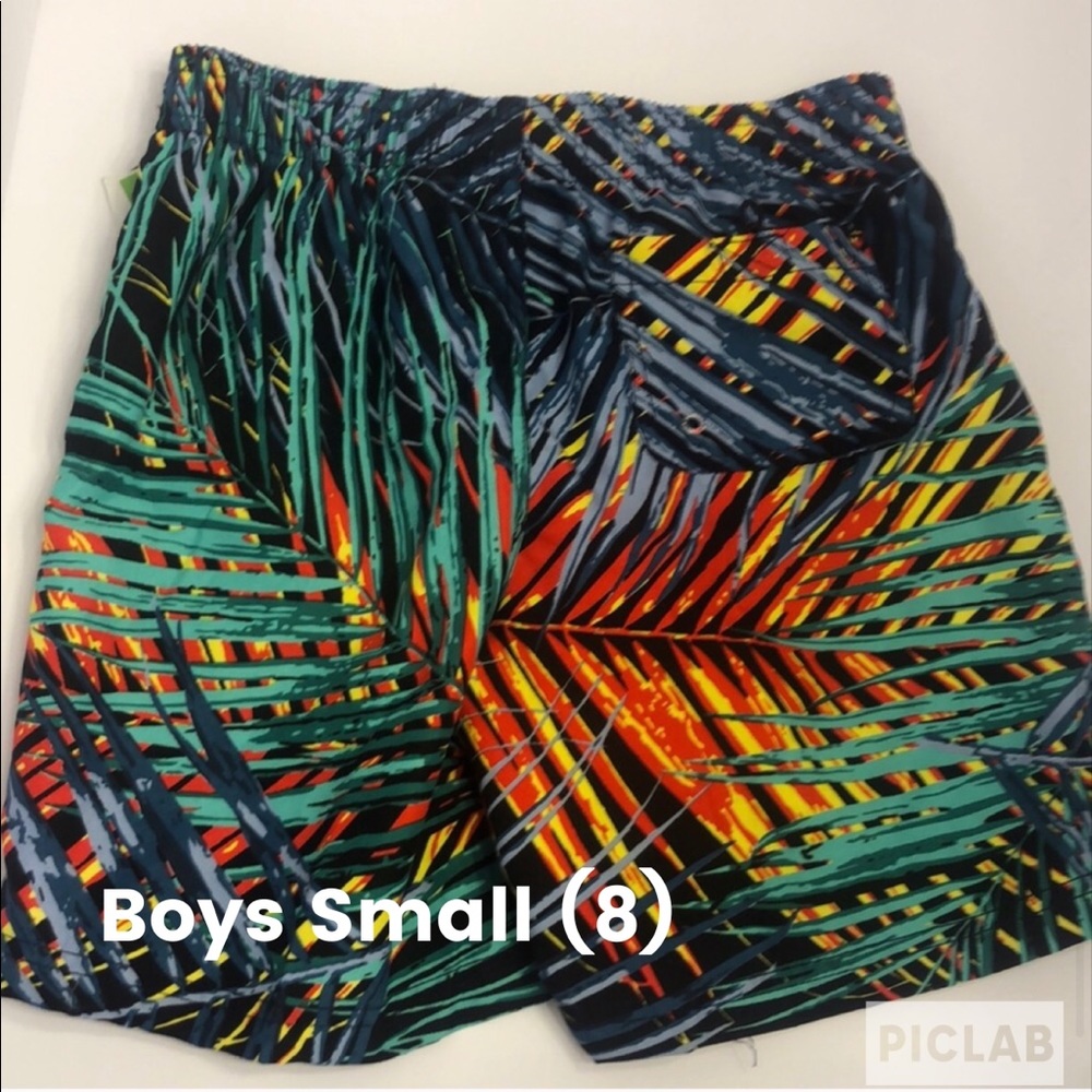 SwimTrunks NWT Boys Small (8) swim shorts